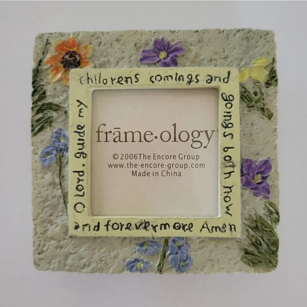 Frame•ology Set of 2 Square Resin Frames